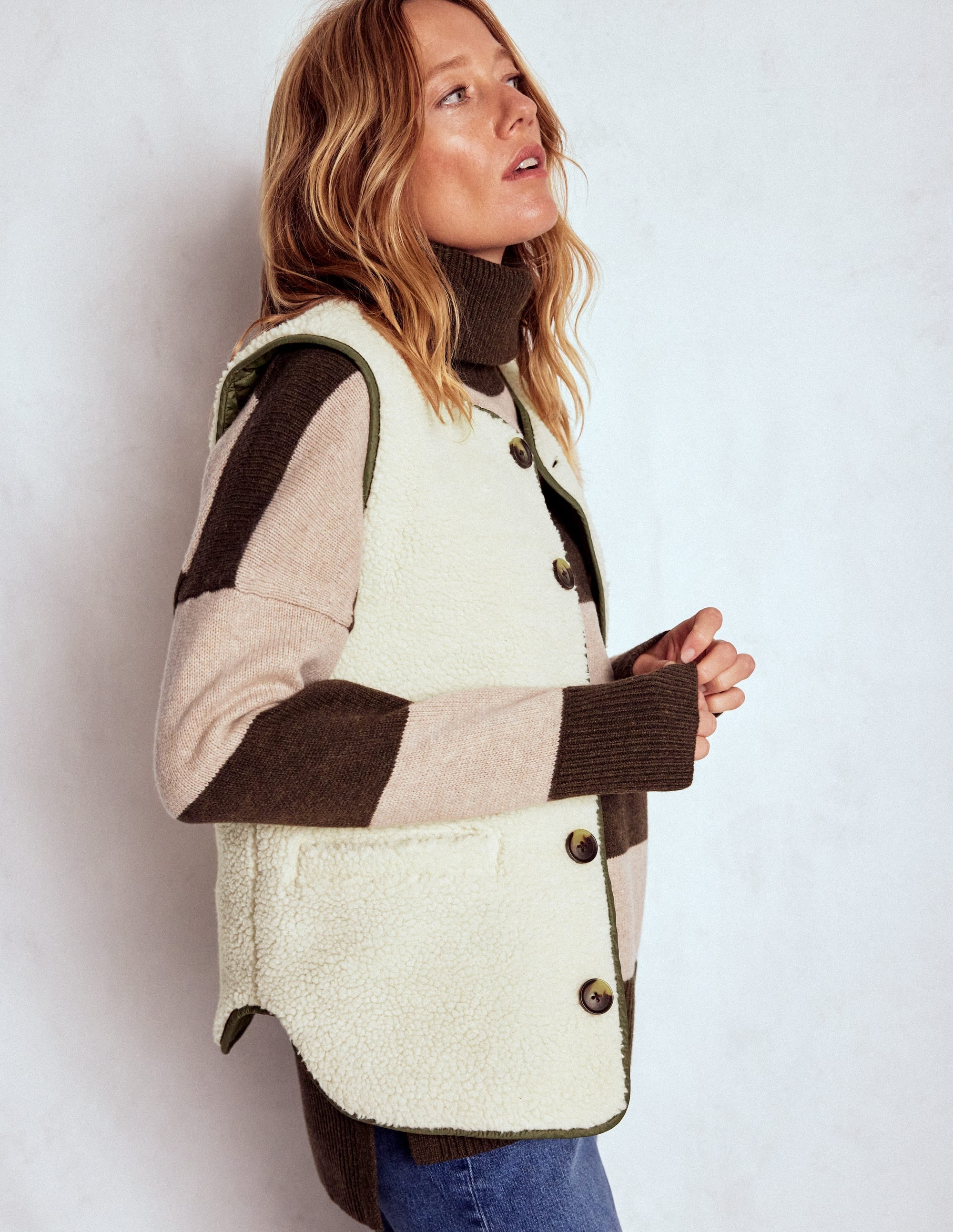 Clerkenwell Reversible Gilet-Woodland Green, Natural Borg