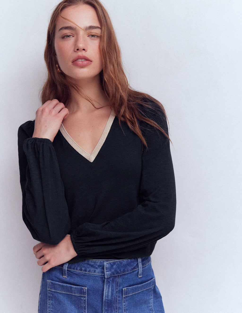 Metallic Trim V-neck Top-Navy